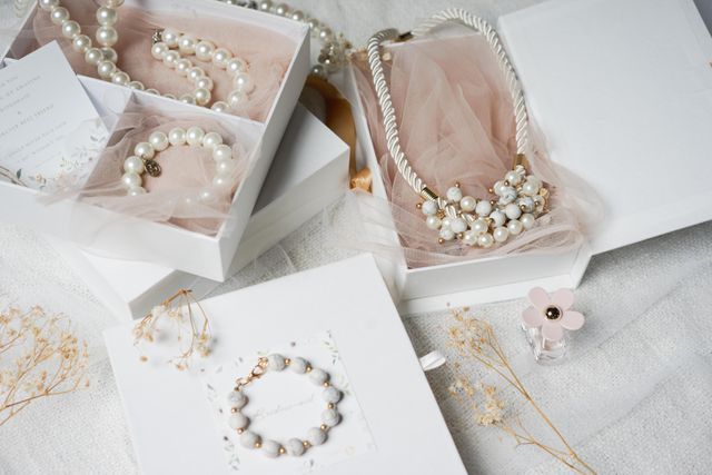 4 Inspirasi Tanda Mata Bagi Para Bridesmaid dan Groomsman