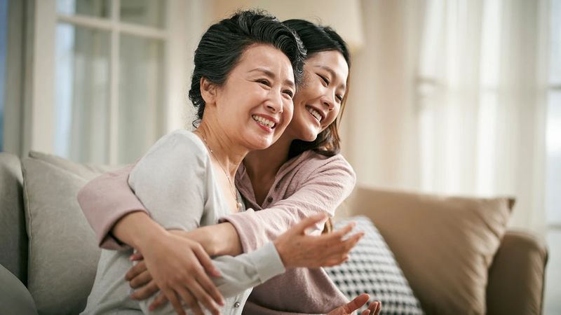 6 Topik Obrolan yang Membantu Anda Dekat dengan Calon Ibu Mertua