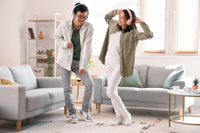 8 Kencan Seru di Rumah untuk Pasangan