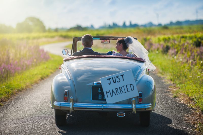 9 Ide Kreatif Dekorasi Mobil Pengantin yang Memukau