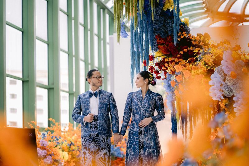 Dekorasi Penuh Warna Bold dan Vibrant serta Permainan Bentuk dan Tekstur dalam Pernikahan Ninda dan Aeng