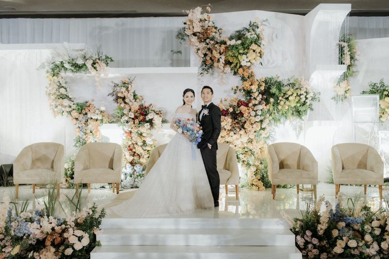 Keindahan Resepsi Pernikahan Jonatan Christie dan Shania Junianatha dalam Nuansa Pastel yang Menawan