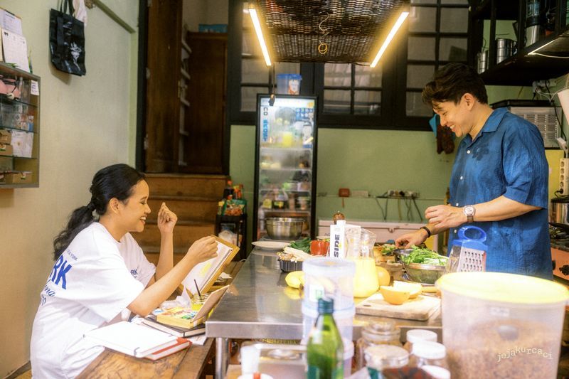 Romansa Ceria dengan Nuansa Sinematik dalam Foto Prewedding Rachel dan Steven