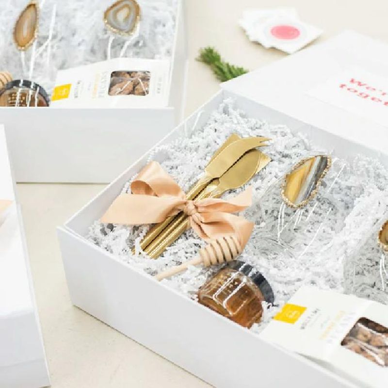 Tips dan Ide untuk Menciptakan Virtual Wedding Celebration Boxes