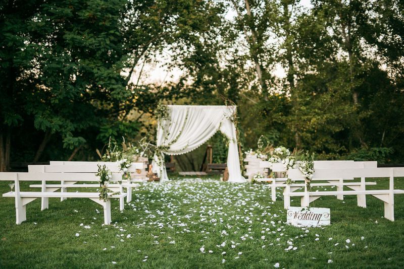 Tren Floral Wonders: Sentuhan Elegan untuk Menyempurnakan Pernikahan Anda